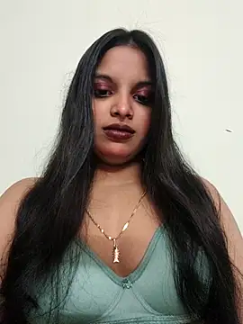 Snapshot of Maahhii_2 chatting on September 19, 2025, 5:24 pm Maahhii 2 online show from September 19, 2025, 5:24 pm