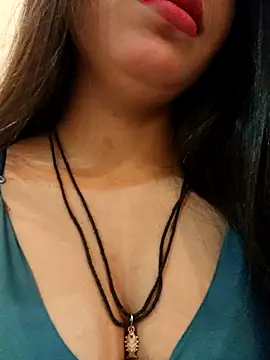 Snapshot of Maahhii_2 chatting on October 21, 2025, 6:30 pm Maahhii 2 online show from October 21, 2025, 6:30 pm