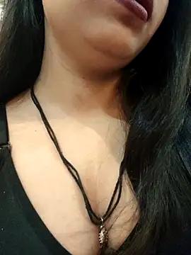 Snapshot of Maahhii_2 chatting on October 22, 2025, 5:34 pm Maahhii 2 online show from October 22, 2025, 5:34 pm