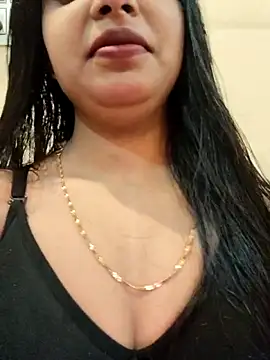 Snapshot of Maahhii_2 chatting on October 31, 2025, 6:42 pm Maahhii 2 online show from October 31, 2025, 6:42 pm