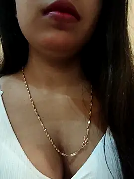 Snapshot of Maahhii_2 chatting on November 15, 2025, 6:59 pm Maahhii 2 online show from November 15, 2025, 6:59 pm