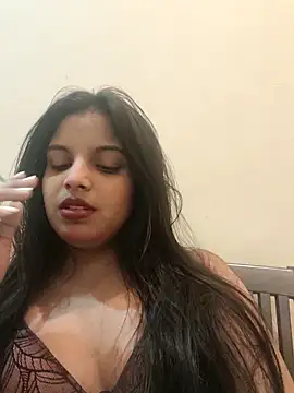 Snapshot of Maahhii_2 chatting on December 1, 2025, 8:14 pm Maahhii 2 online show from December 1, 2025, 8:14 pm