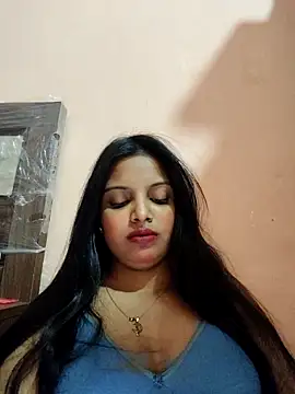Snapshot of Maahhii_2 chatting on December 18, 2025, 8:15 pm Maahhii 2 online show from December 18, 2025, 8:15 pm