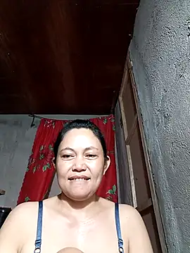 Everleigh mom online show from November 30, 2025, 7:56 am