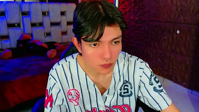 alandelrey57 online show from February 19, 2026, 2:51 am