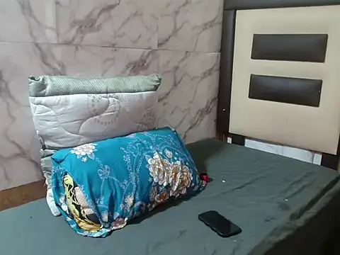 Lsnickykhanyile online show from December 14, 2025, 8:13 pm