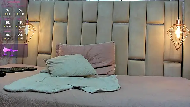 ALYANNA HOT  online show from September 19, 2025, 12:17 pm