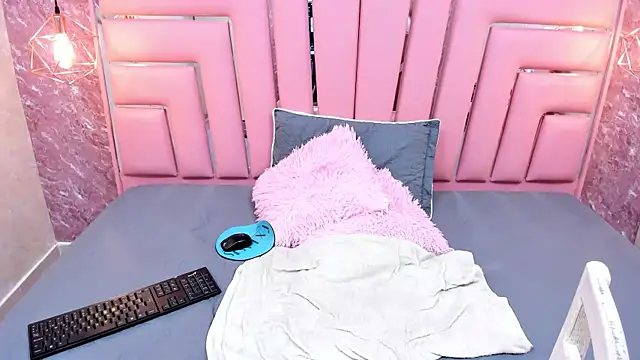 ALYANNA HOT  online show from November 4, 2025, 12:15 pm