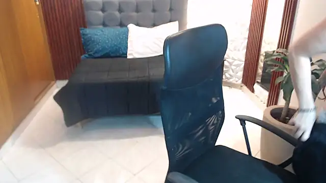 maira tf online show from October 10, 2025, 3:49 am