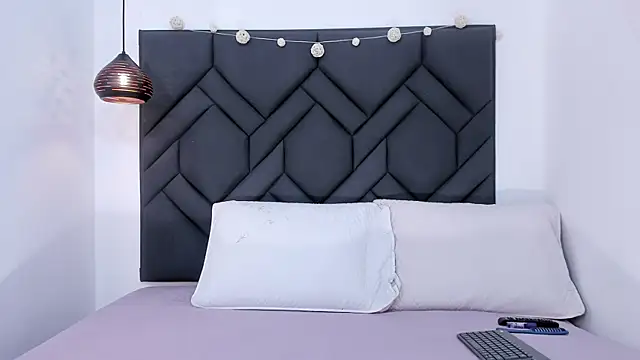 Snapshot of Lauran_Xe chatting on October 30, 2025, 11:55 am Lauran Xe online show from October 30, 2025, 11:55 am