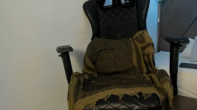 Snapshot of andrew_colleman chatting on February 3, 2026, 2:21 am andrew colleman online show from February 3, 2026, 2:21 am