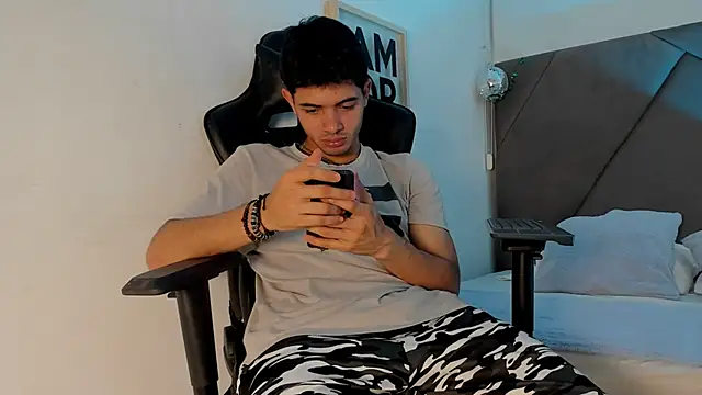 Snapshot of andrew_colleman chatting on February 7, 2026, 11:30 pm andrew colleman online show from February 7, 2026, 11:30 pm