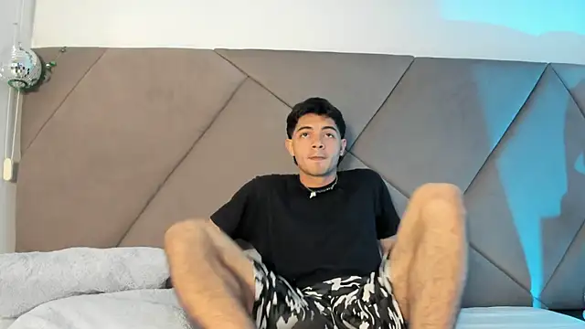 Snapshot of andrew_colleman chatting on February 10, 2026, 2:59 am andrew colleman online show from February 10, 2026, 2:59 am