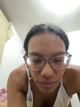 Valen1800 online show from April 16, 2026, 11:51 pm