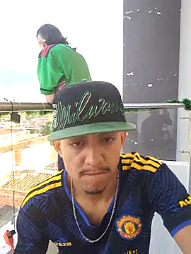 Snapshot of skinny23cm chatting on December 6, 2024, 11:54 am skinny23cm online show from December 6, 2024, 11:54 am