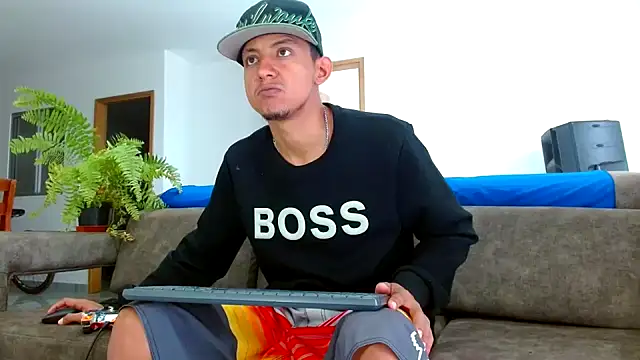 Snapshot of skinny23cm chatting on January 28, 2025, 12:54 pm skinny23cm online show from January 28, 2025, 12:54 pm