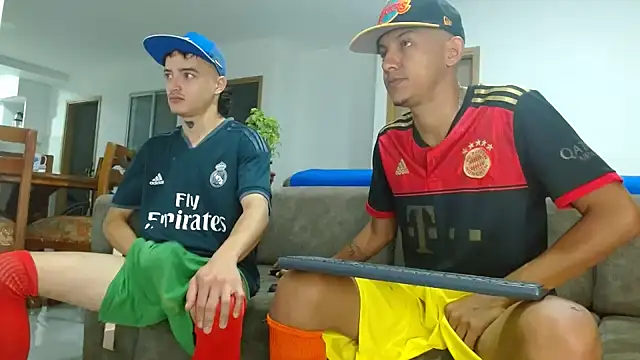 Snapshot of skinny23cm chatting on February 13, 2025, 9:30 am skinny23cm online show from February 13, 2025, 9:30 am