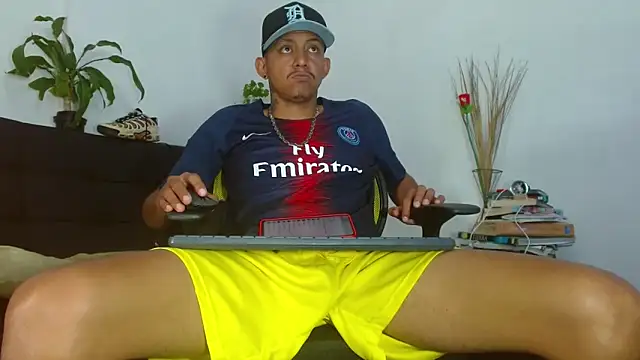 skinny23cm online show from April 7, 2026, 3:12 pm