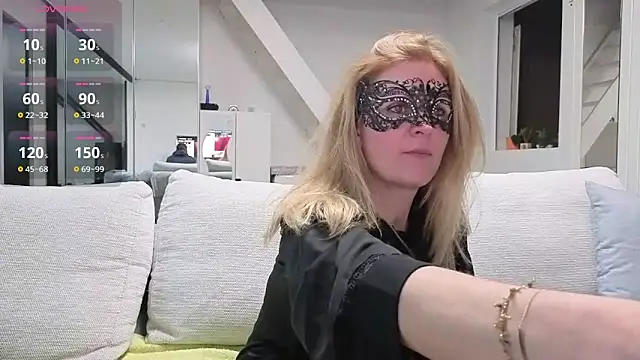 Snapshot of bellemasquer chatting on December 2, 2025, 10:05 pm bellemasquer online show from December 2, 2025, 10:05 pm