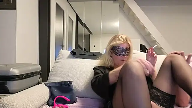 Snapshot of bellemasquer chatting on February 22, 2026, 9:57 pm bellemasquer online show from February 22, 2026, 9:57 pm