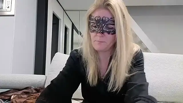 Snapshot of bellemasquer chatting on February 26, 2026, 8:52 pm bellemasquer online show from February 26, 2026, 8:52 pm