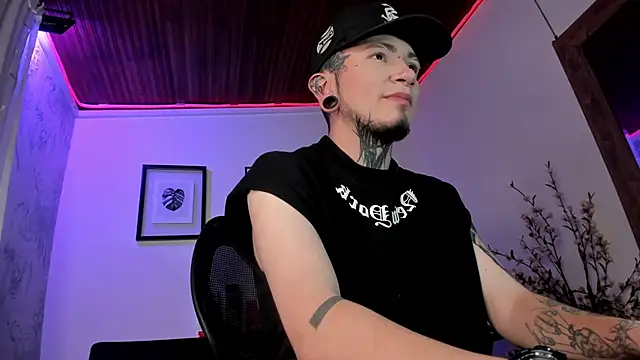 tyler jones  online show from October 1, 2025, 4:07 am