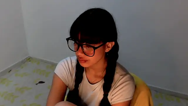 Snapshot of meganmiauu chatting on June 6, 2026, 5:23 am meganmiauu online show from June 6, 2026, 5:23 am
