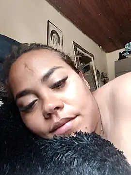 EmilyDuran  online show from September 15, 2025, 6:52 pm