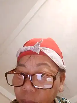 VangLe73 online show from October 8, 2025, 11:35 pm