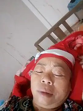 VangLe73 online show from October 9, 2025, 12:58 pm