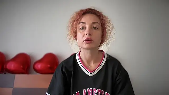 Reddgiirl online show from March 11, 2026, 8:42 am