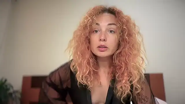 Reddgiirl online show from March 31, 2026, 10:32 pm