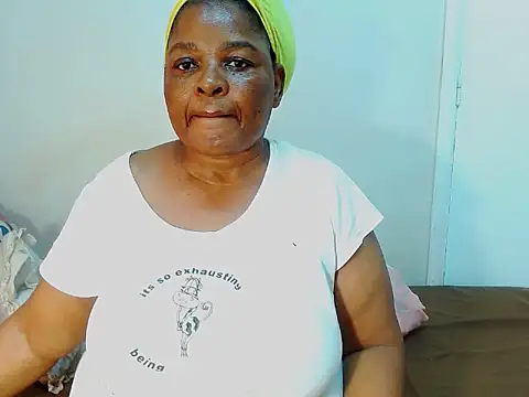 Love-Racheal75 online show from October 4, 2025, 7:17 am