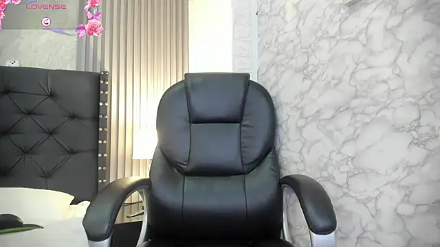 andrea  hills online show from September 12, 2025, 7:03 pm