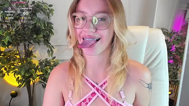 Nerissa xo online show from October 2, 2025, 8:05 pm