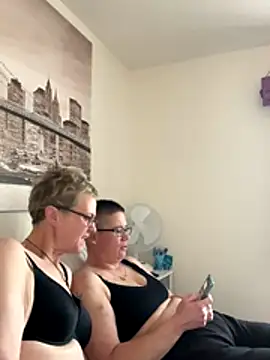 Curvy-Jinx online show from December 3, 2025, 9:40 am