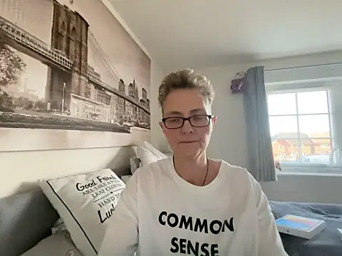 Curvy-Jinx online show from February 16, 2026, 8:43 am