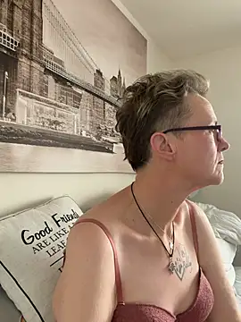 Curvy-Jinx online show from February 20, 2026, 9:10 am