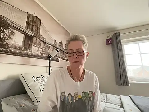 Curvy-Jinx online show from April 10, 2026, 7:24 am