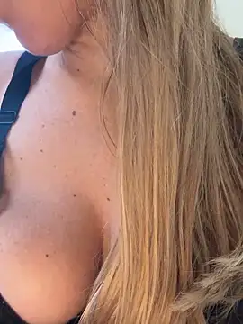 Snapshot of sailor_titti chatting on October 18, 2025, 11:44 am sailor titti online show from October 18, 2025, 11:44 am