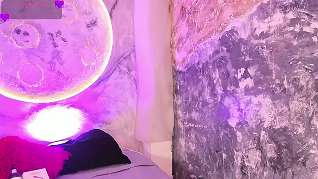 katierouge  online show from September 14, 2025, 6:01 am