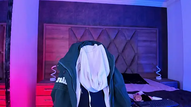 katierouge  online show from January 14, 2026, 5:46 am