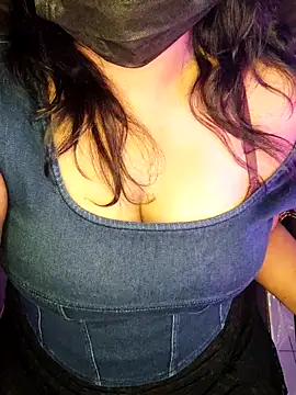 Snapshot of darling_devil chatting on November 11, 2025, 7:36 pm darling devil online show from November 11, 2025, 7:36 pm