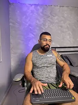 vincentjaxon online show from April 14, 2026, 7:42 pm