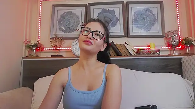 Snapshot of HellenDesire chatting on February 8, 2025, 4:03 am HellenDesire online show from February 8, 2025, 4:03 am