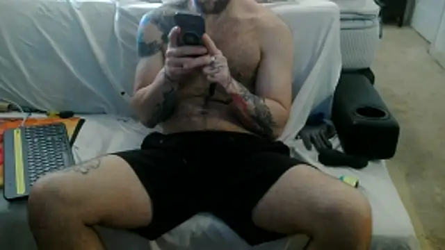 Luv2SuckBWC92 online show from October 24, 2025, 5:09 pm