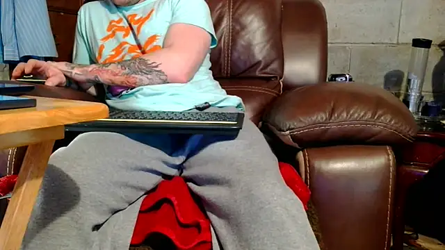 Luv2SuckBWC92 online show from December 22, 2025, 7:00 pm