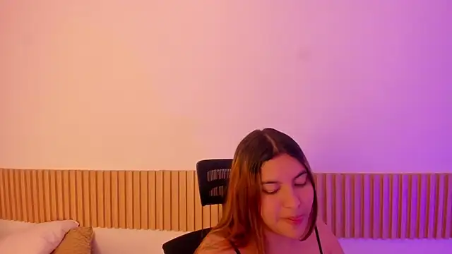 OliviaSweett online show from November 10, 2025, 7:02 pm