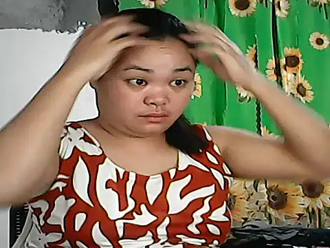 CreamyPussy4uxx online show from October 10, 2025, 6:40 pm