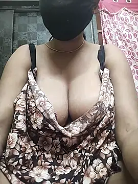 Snapshot of Devi-with-Ram chatting on February 19, 2026, 4:47 pm Devi-with-Ram online show from February 19, 2026, 4:47 pm